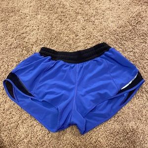 Lululemon hotty hot 2.5” shorts
